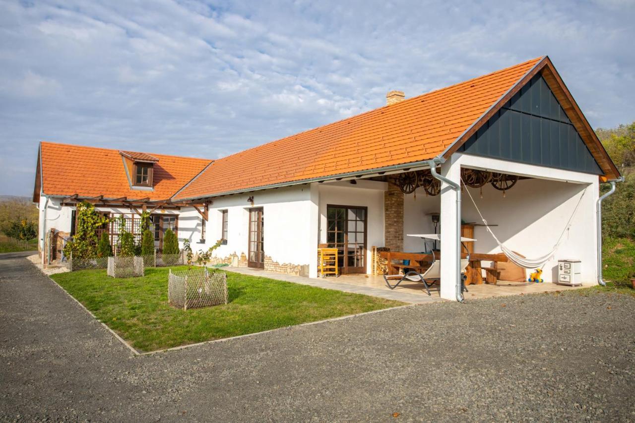 Hotel Kishosszuret Vendeghaz Pécsvárad Exteriér fotografie