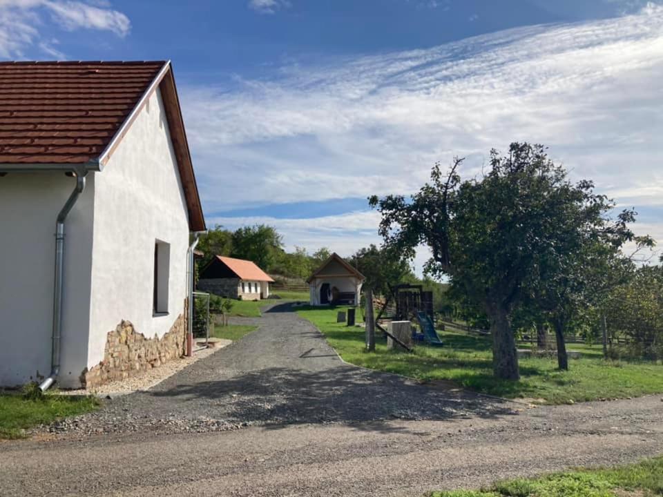 Hotel Kishosszuret Vendeghaz Pécsvárad Exteriér fotografie